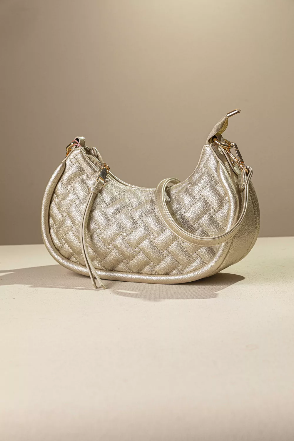 Μικρή μαλακή τσάντα υλικό με puffy γαζιά.