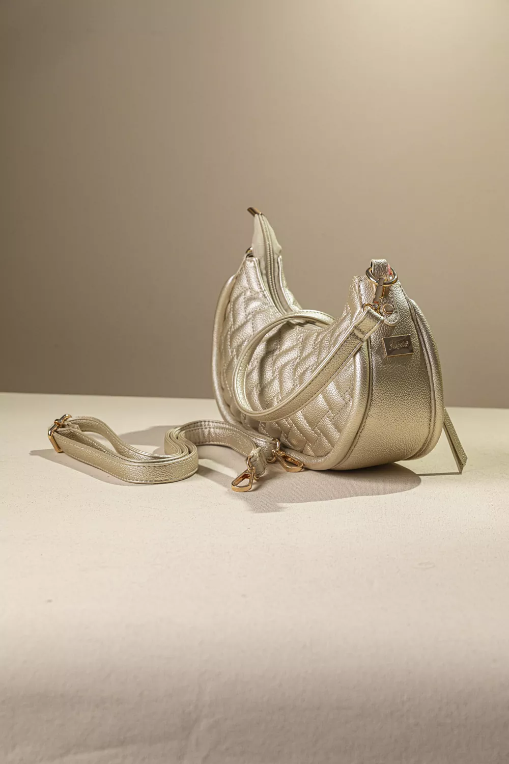 Μικρή μαλακή τσάντα υλικό με puffy γαζιά.