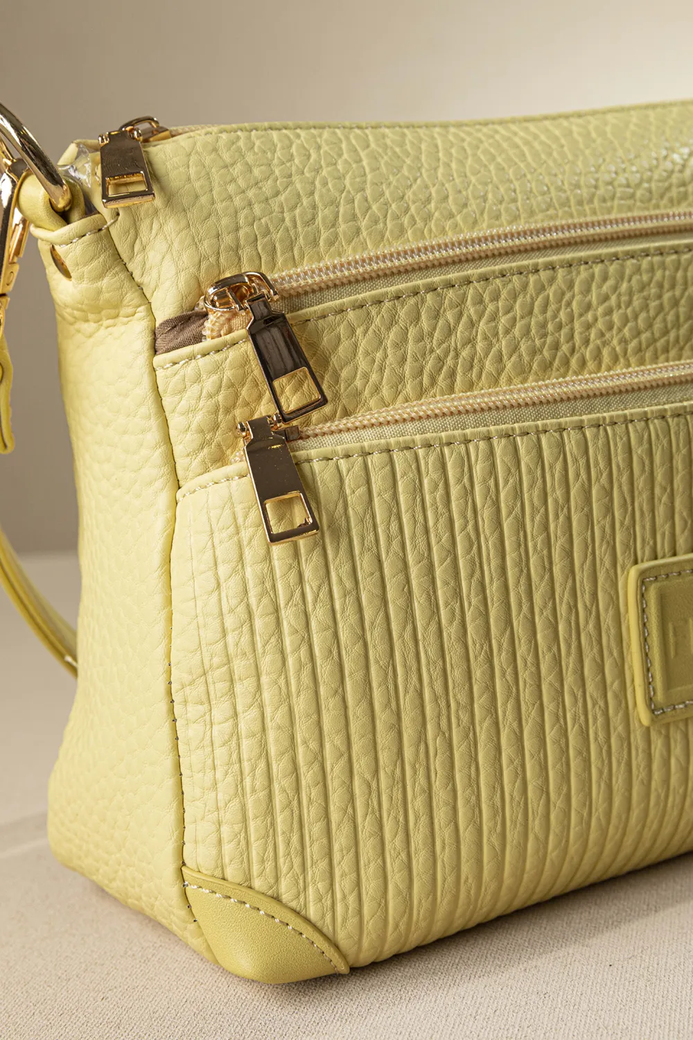 Πολυθέσια χιαστί τσάντα