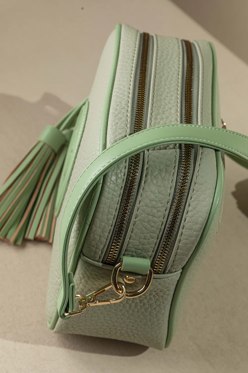 Χιαστί διθέσια τσάντα ώμου και χιαστί με casual logo