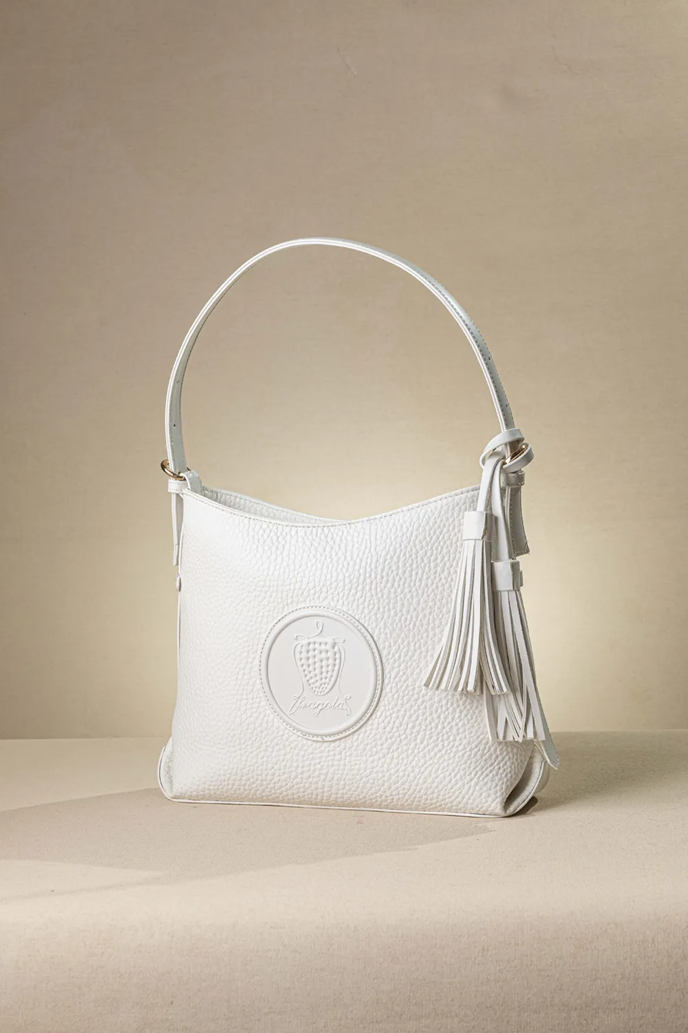 Τσάντα ώμου και χιαστί με νέο casual logo