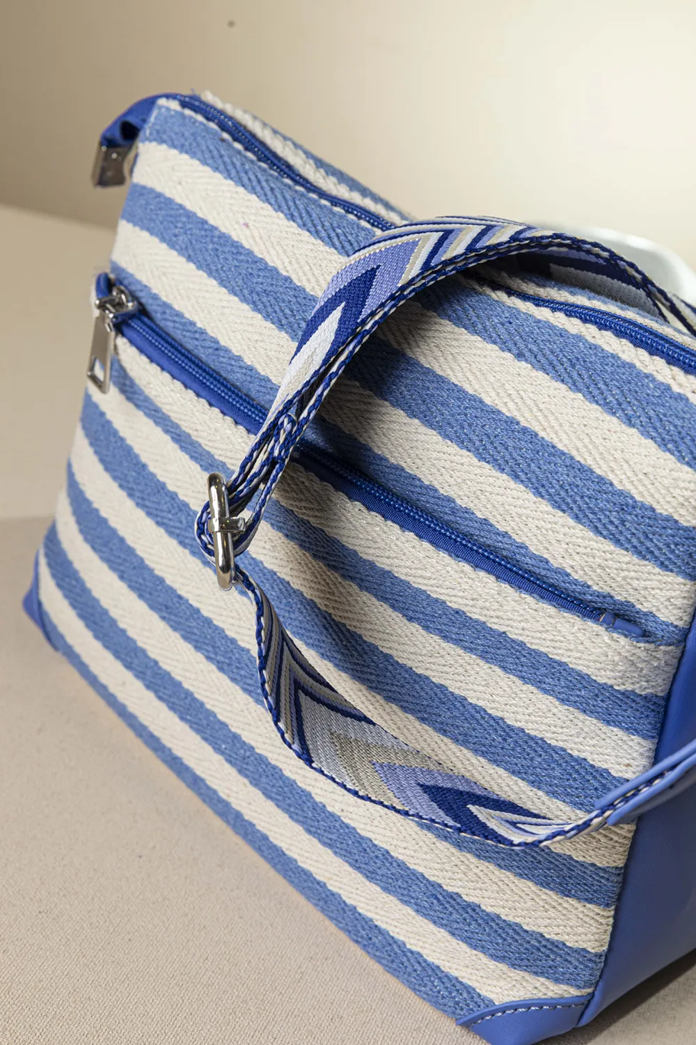 Πολυθέσια χιαστί τσάντα από καραβόπανο