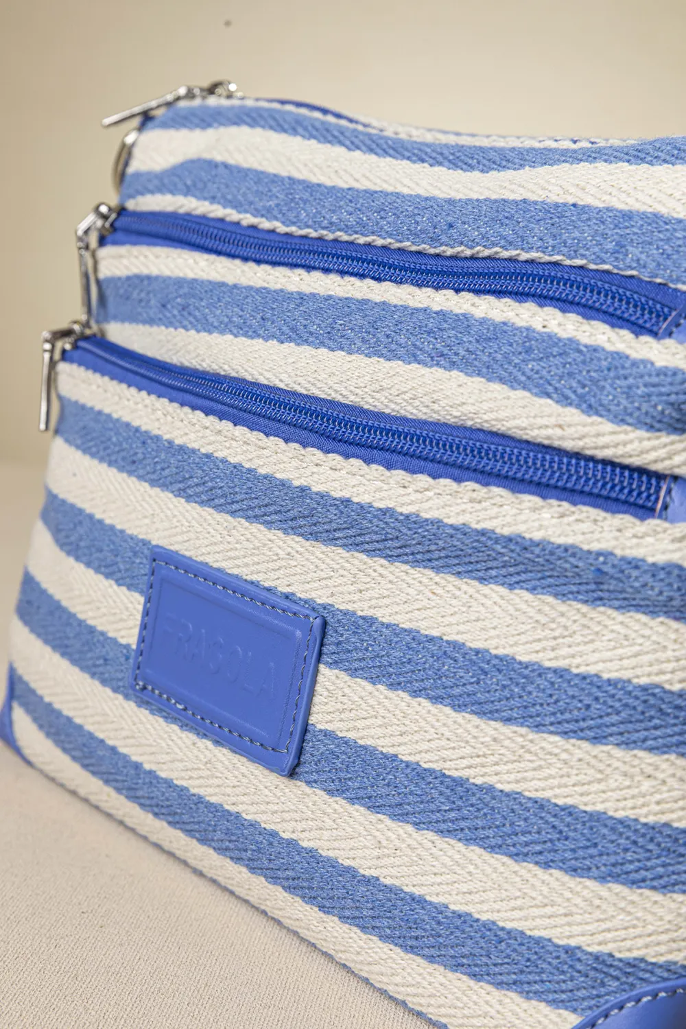 Πολυθέσια χιαστί τσάντα από καραβόπανο