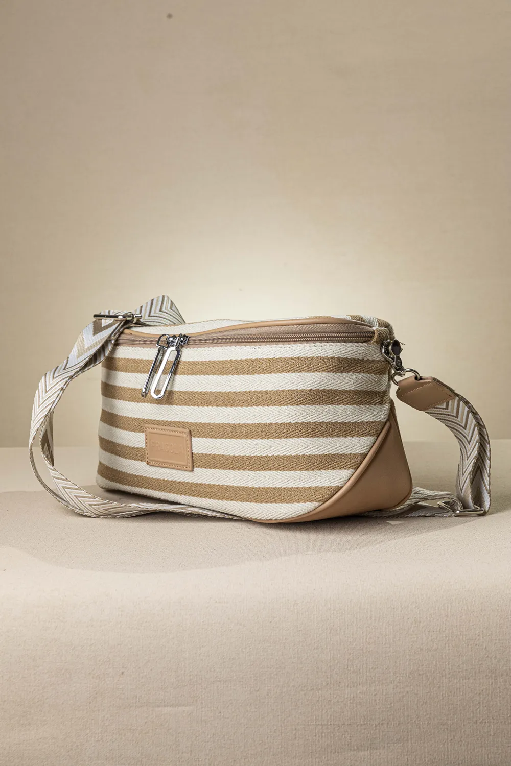 Crossbody καραβόπανο με ιμάντα και ρίγες