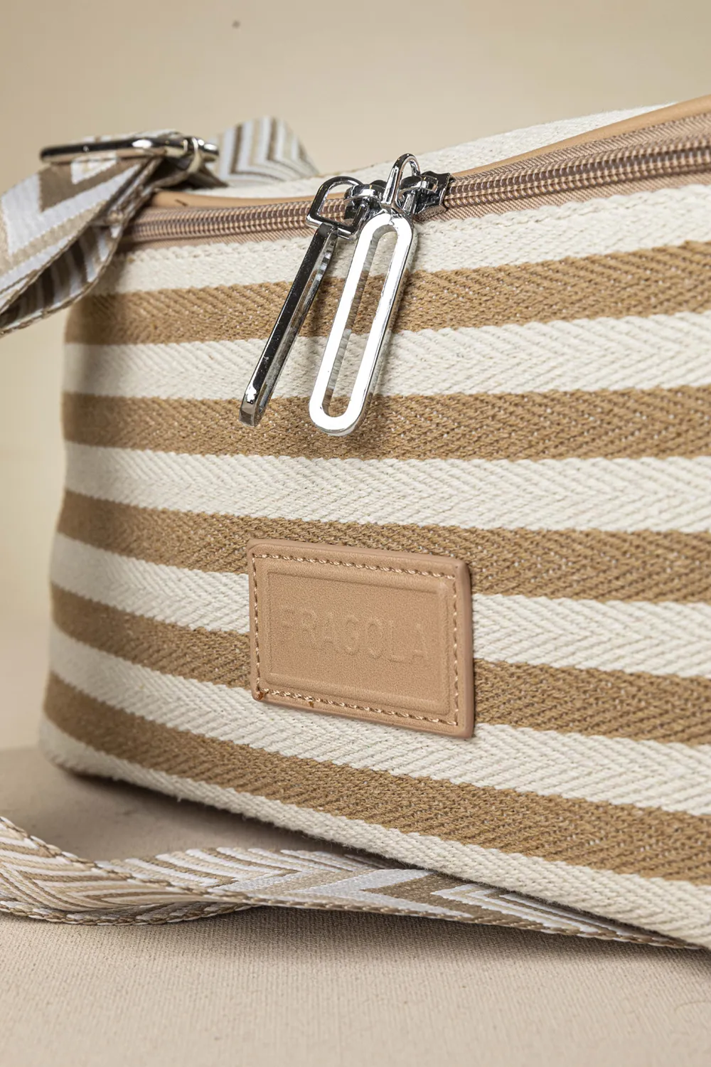 Crossbody καραβόπανο με ιμάντα και ρίγες