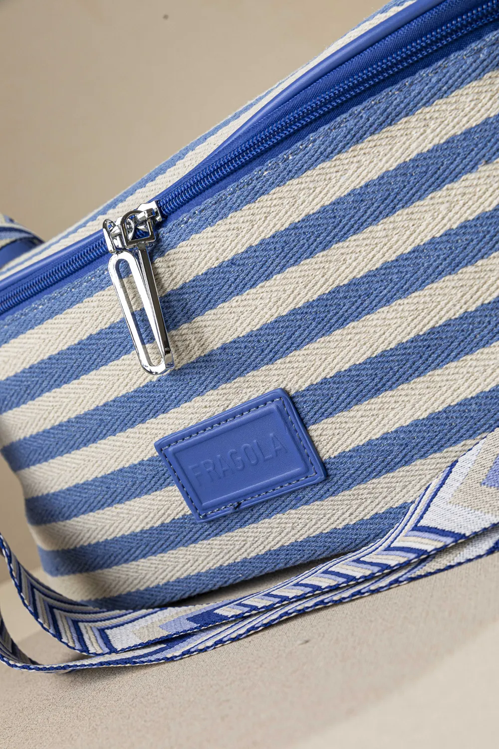 Crossbody καραβόπανο με ιμάντα και ρίγες