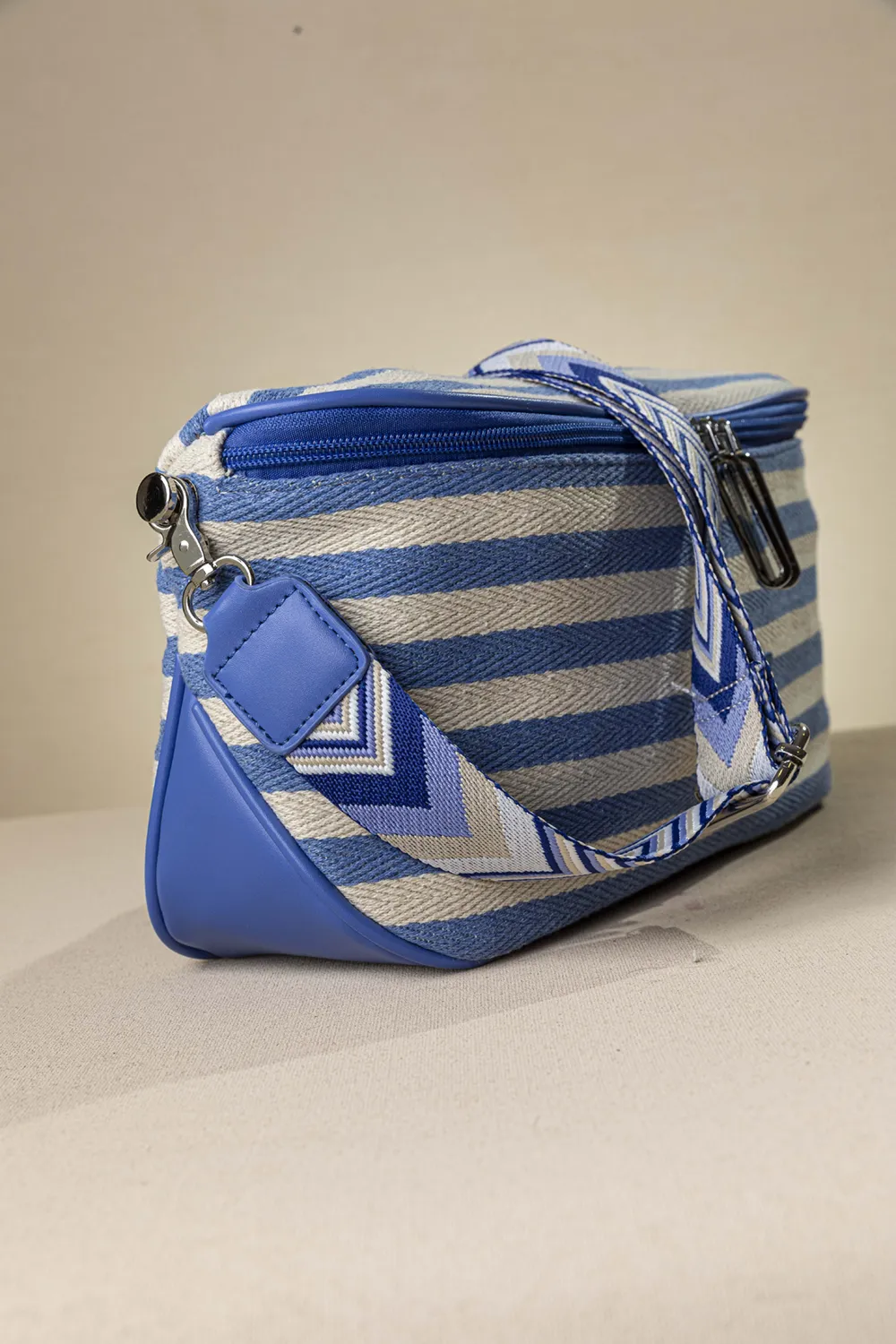 Crossbody καραβόπανο με ιμάντα και ρίγες