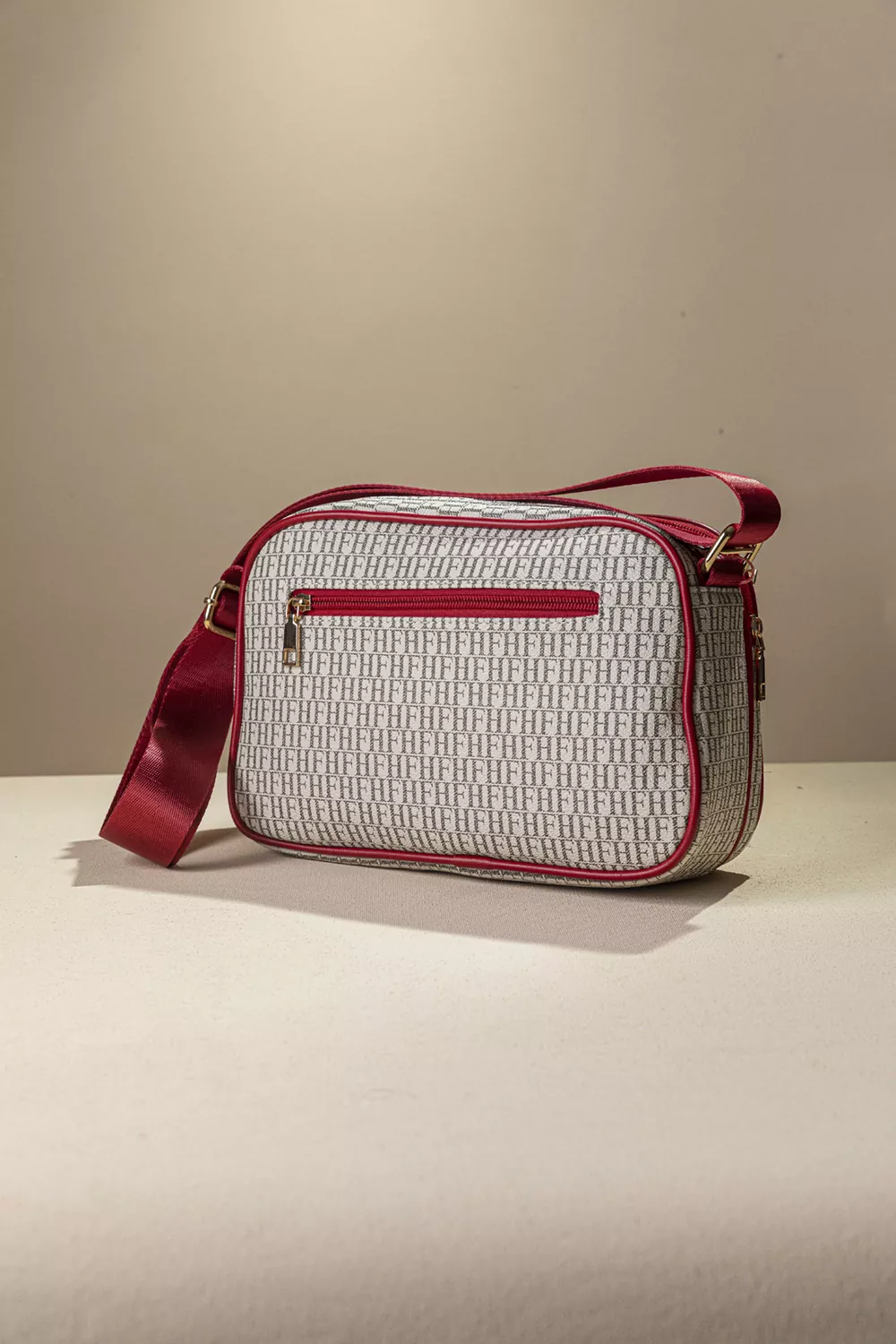 Λειτουργική χιαστί τσάντα με ιμάντα