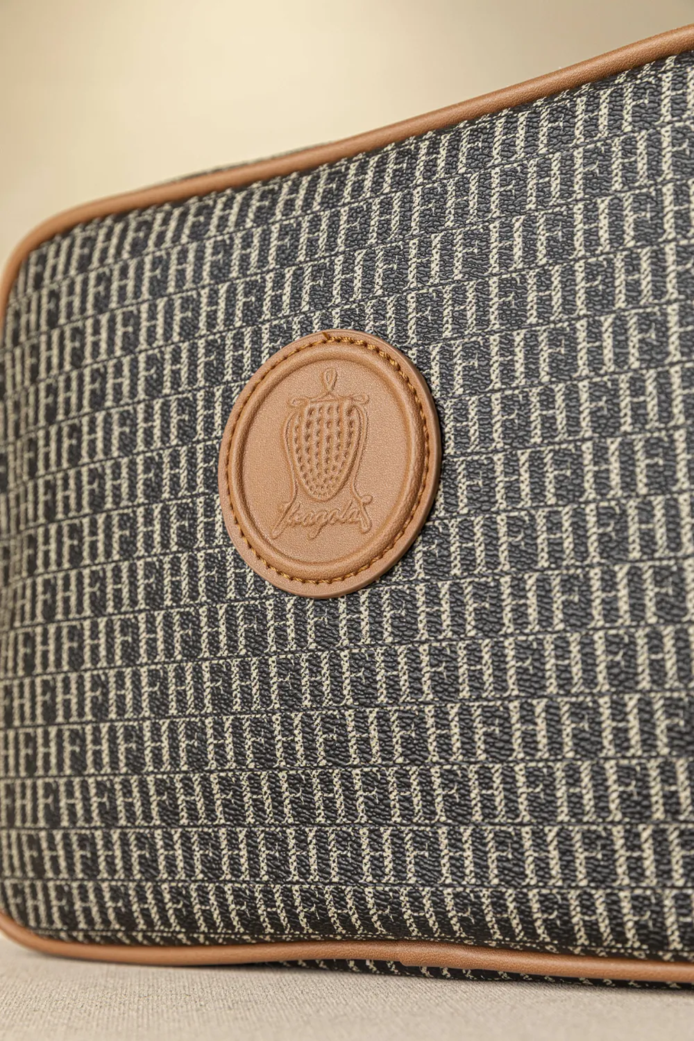 Χιαστί διθέσια τσάντα ώμου και χιαστί με casual logo