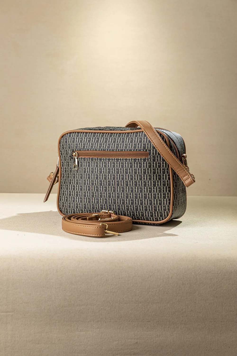 Χιαστί διθέσια τσάντα ώμου και χιαστί με casual logo