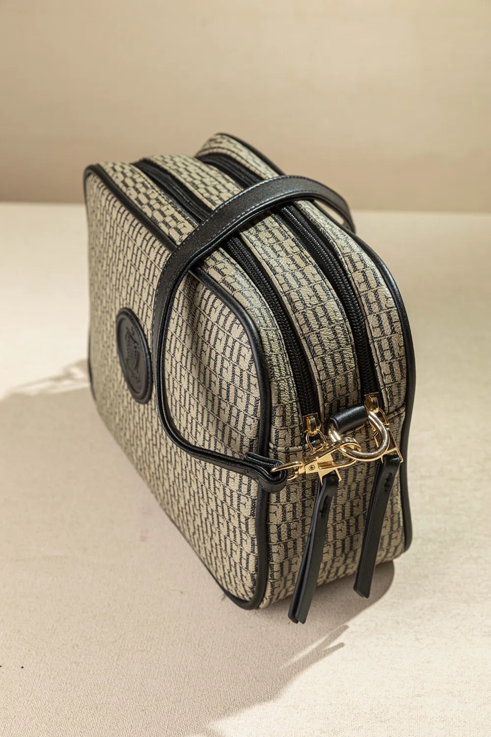 Χιαστί διθέσια τσάντα ώμου και χιαστί με casual logo