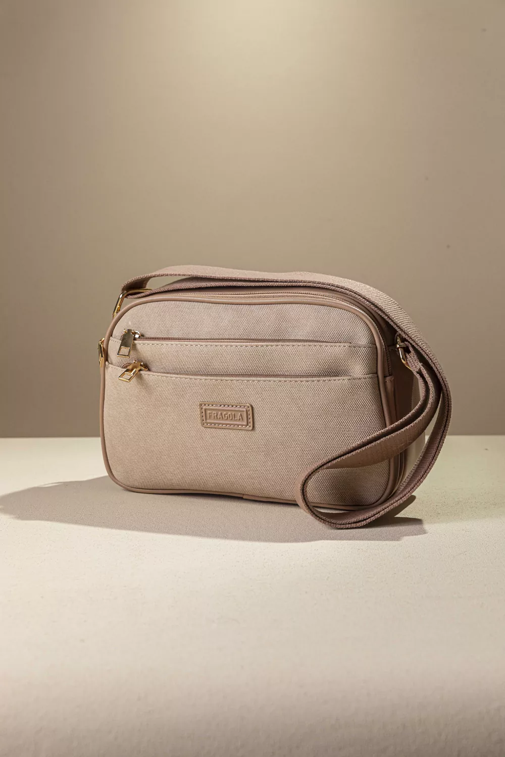 Λειτουργική χιαστί τσάντα με ιμάντα