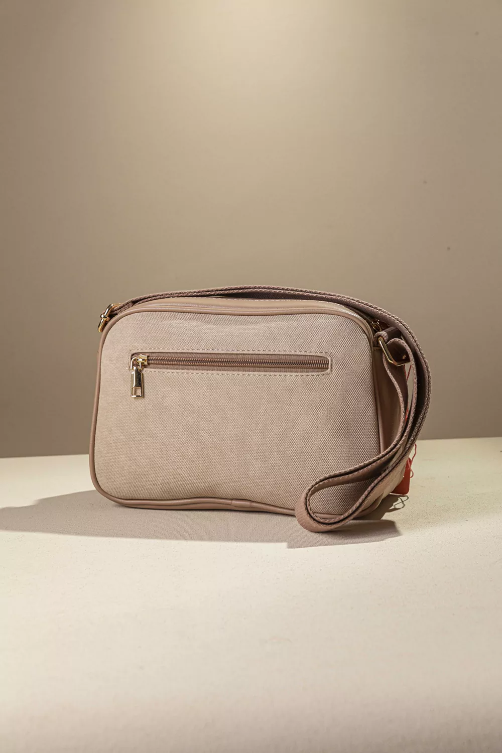 Λειτουργική χιαστί τσάντα με ιμάντα