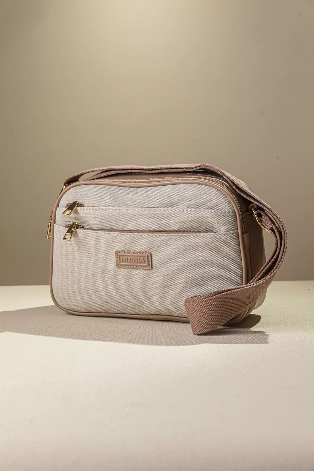 Λειτουργική χιαστί τσάντα με ιμάντα