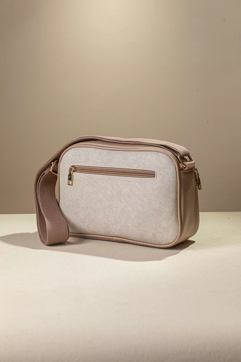 Λειτουργική χιαστί τσάντα με ιμάντα