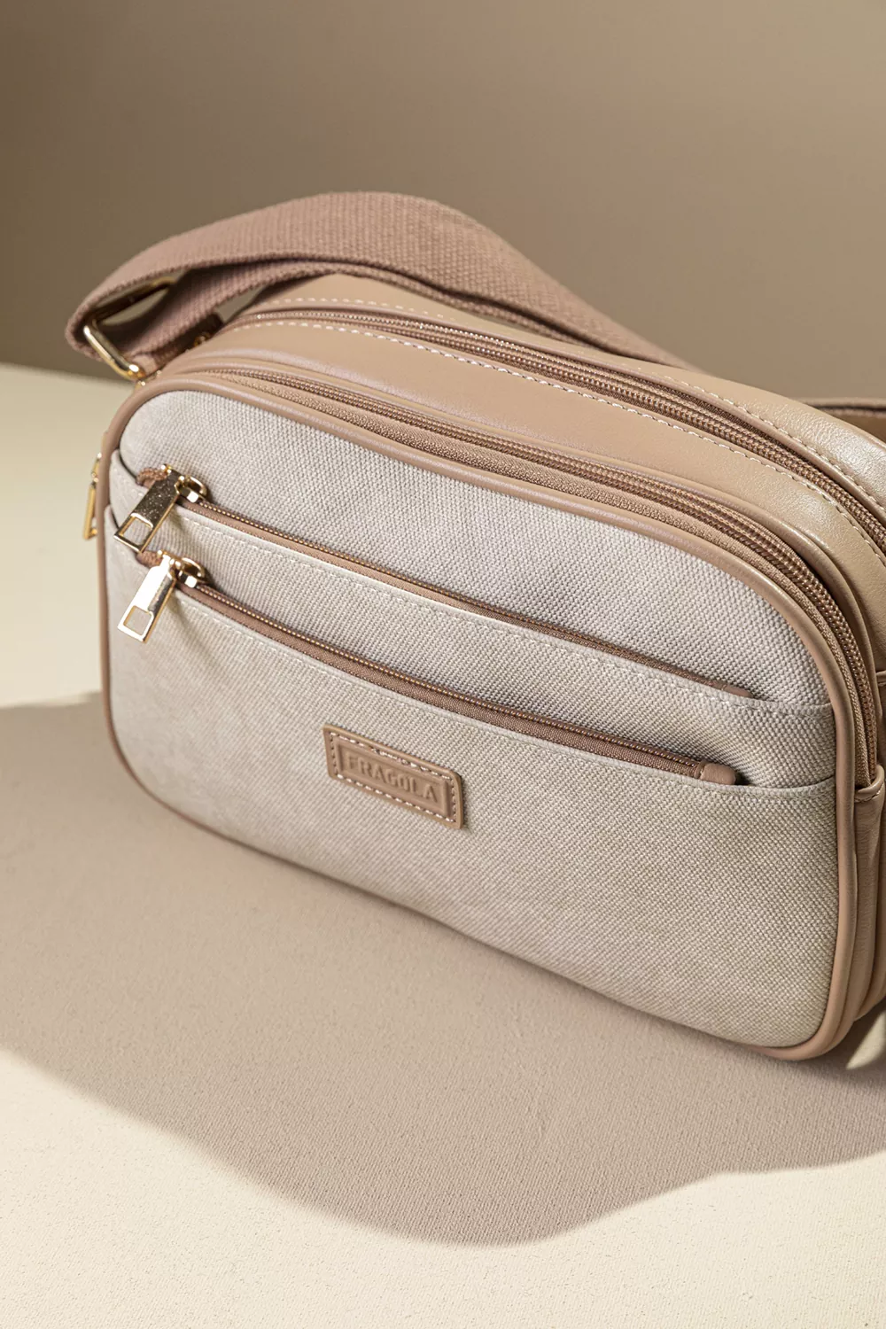 Λειτουργική χιαστί τσάντα με ιμάντα