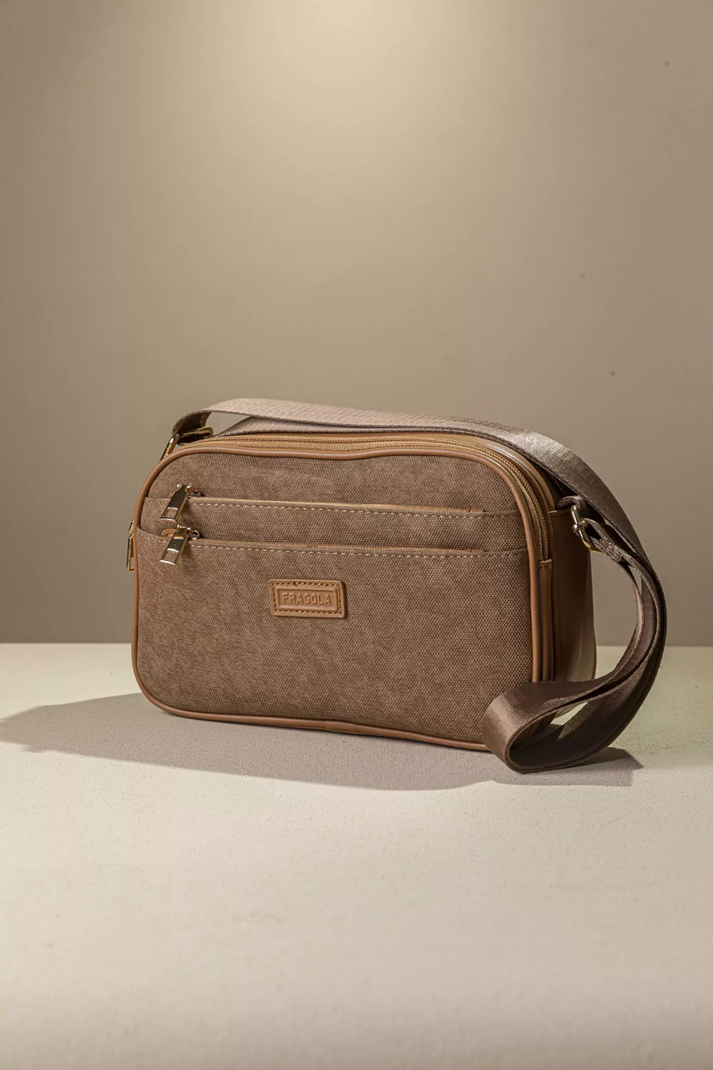 Λειτουργική χιαστί τσάντα με ιμάντα