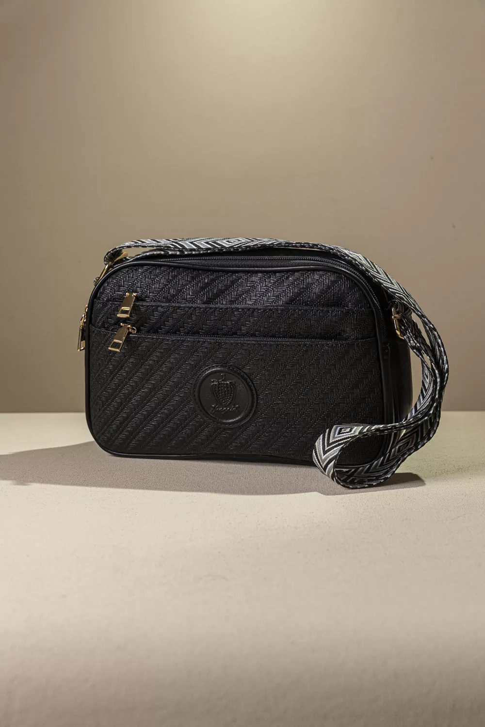 Λειτουργική χιαστί τσάντα με ιμάντα