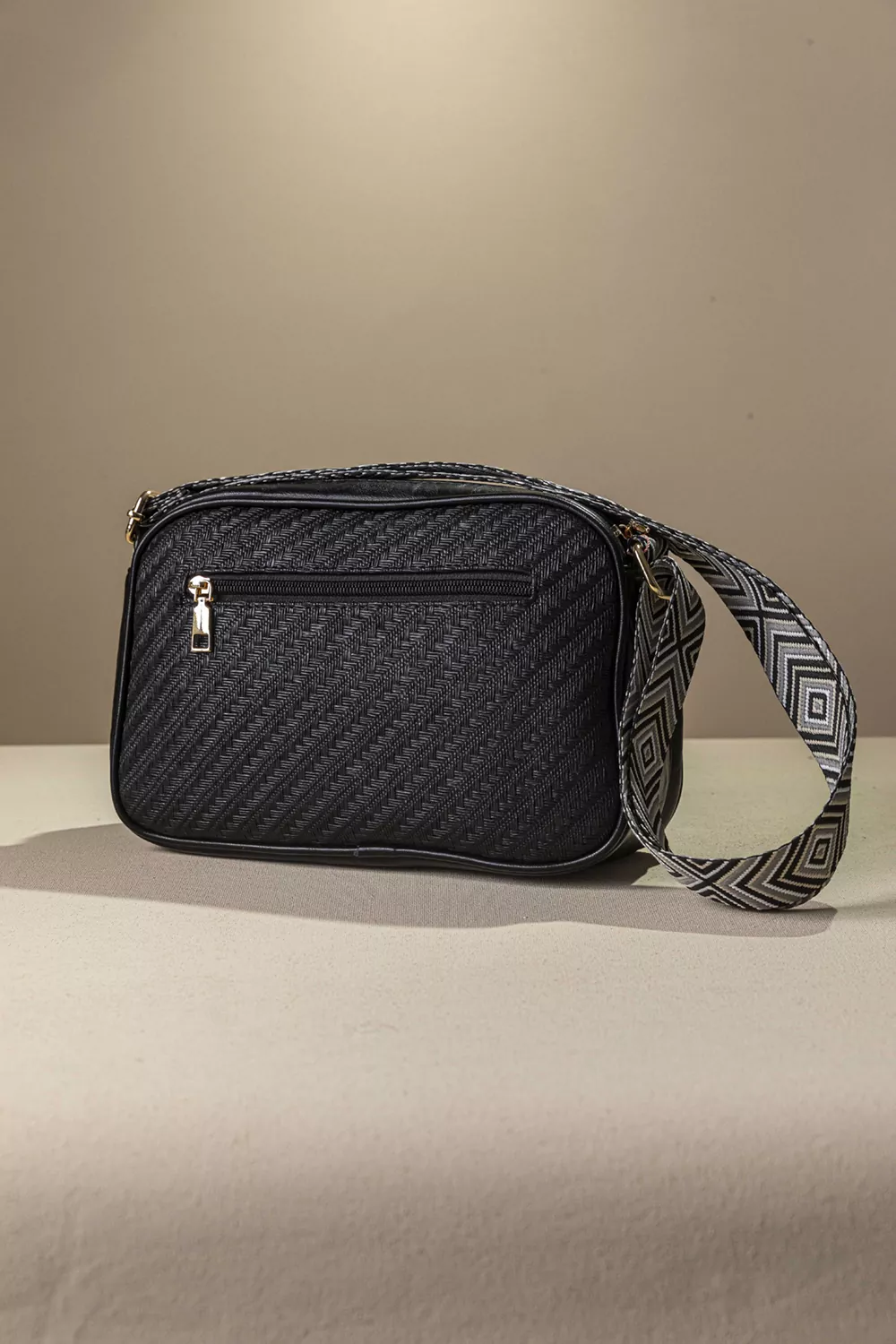 Λειτουργική χιαστί τσάντα με ιμάντα