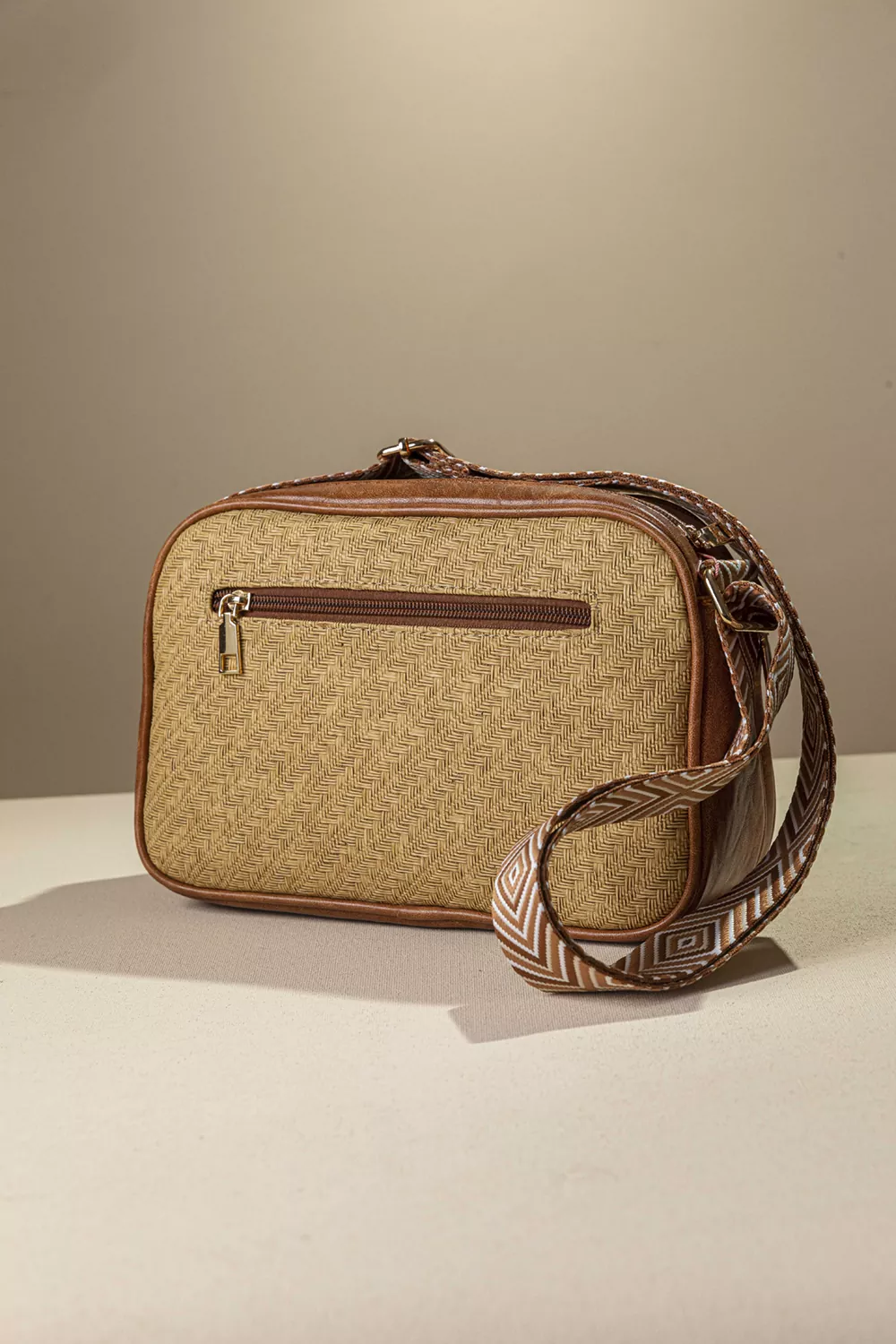 Λειτουργική χιαστί τσάντα με ιμάντα