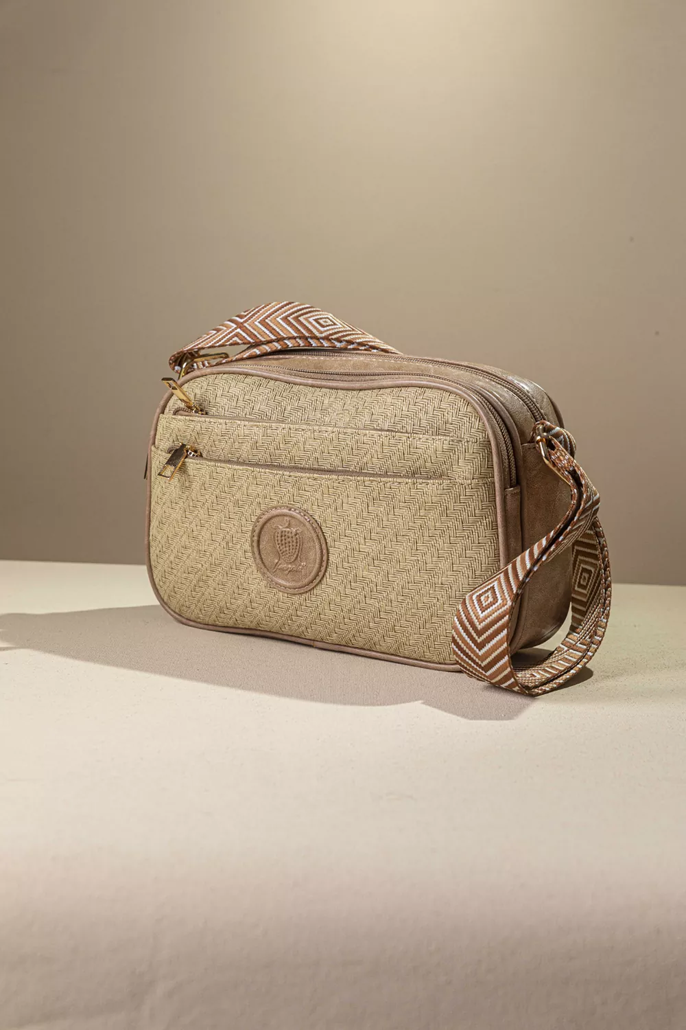 Λειτουργική χιαστί τσάντα με ιμάντα