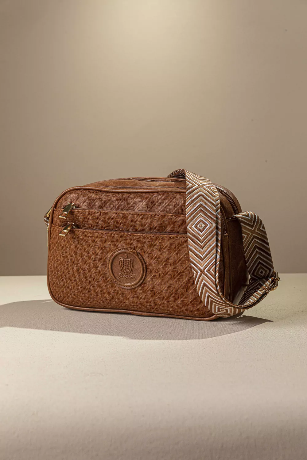 Λειτουργική χιαστί τσάντα με ιμάντα