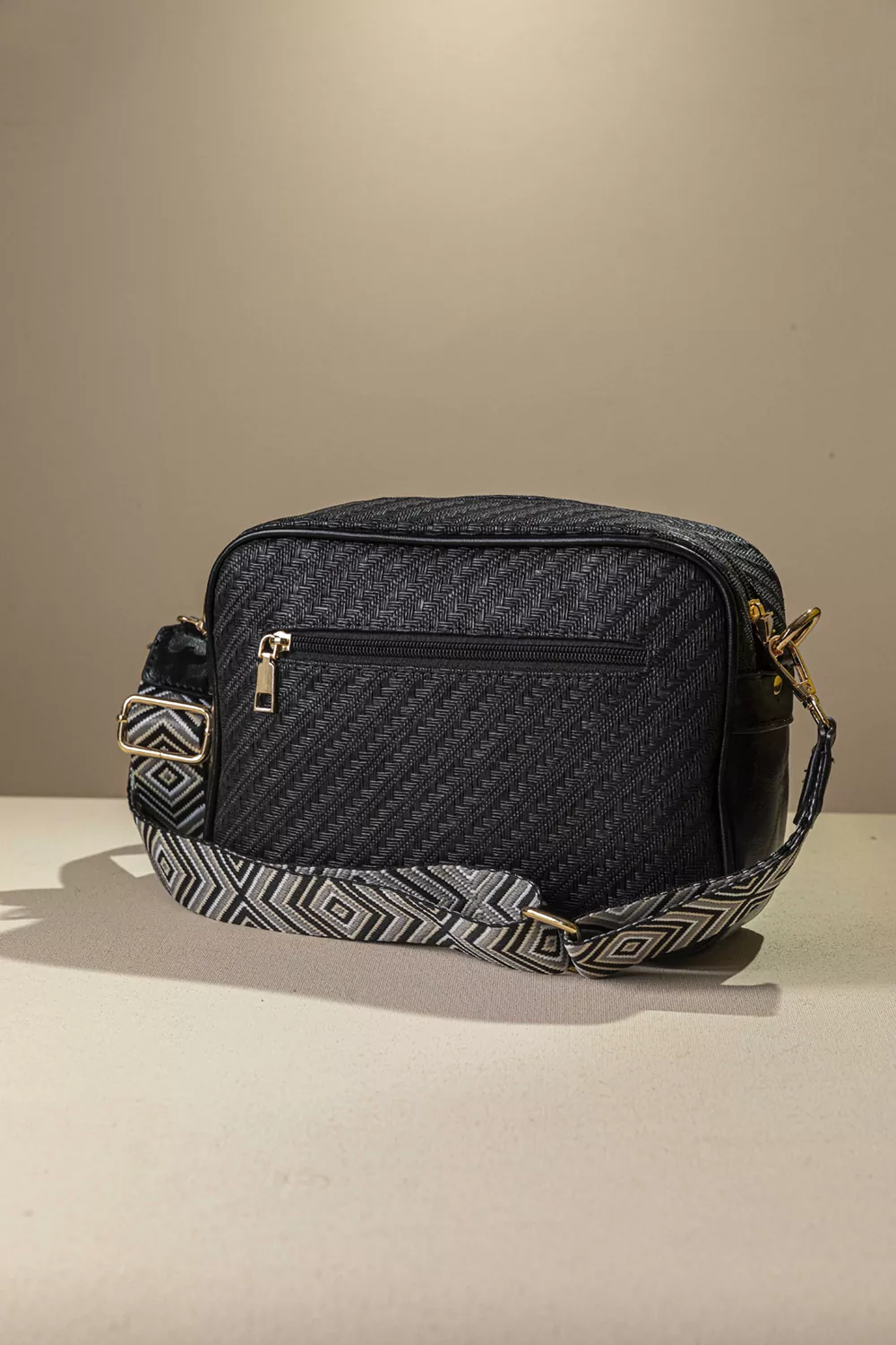 Τσαντα χιαστί με μπροστινή θήκη με καπάκι