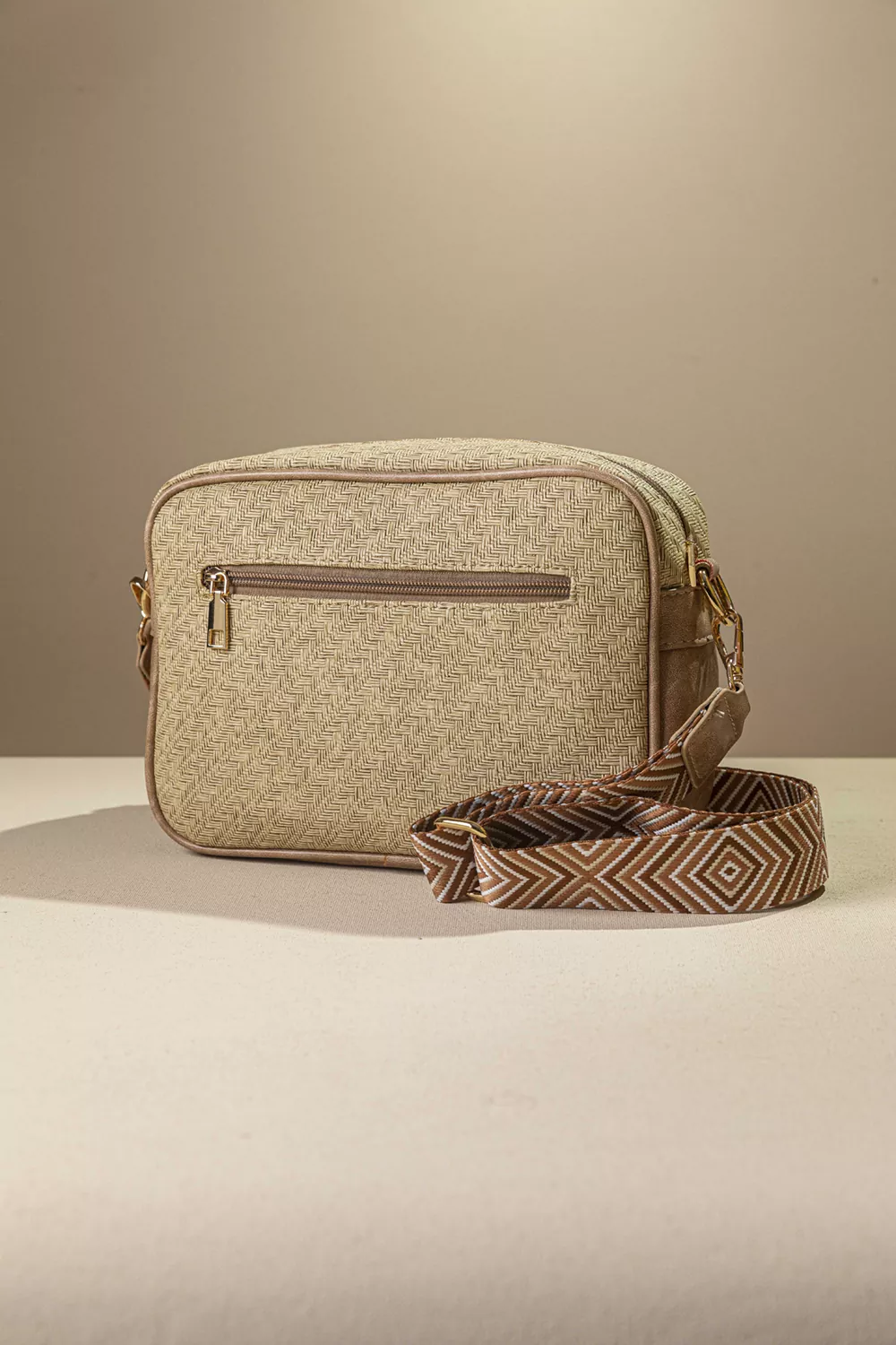 Τσαντα χιαστί με μπροστινή θήκη με καπάκι