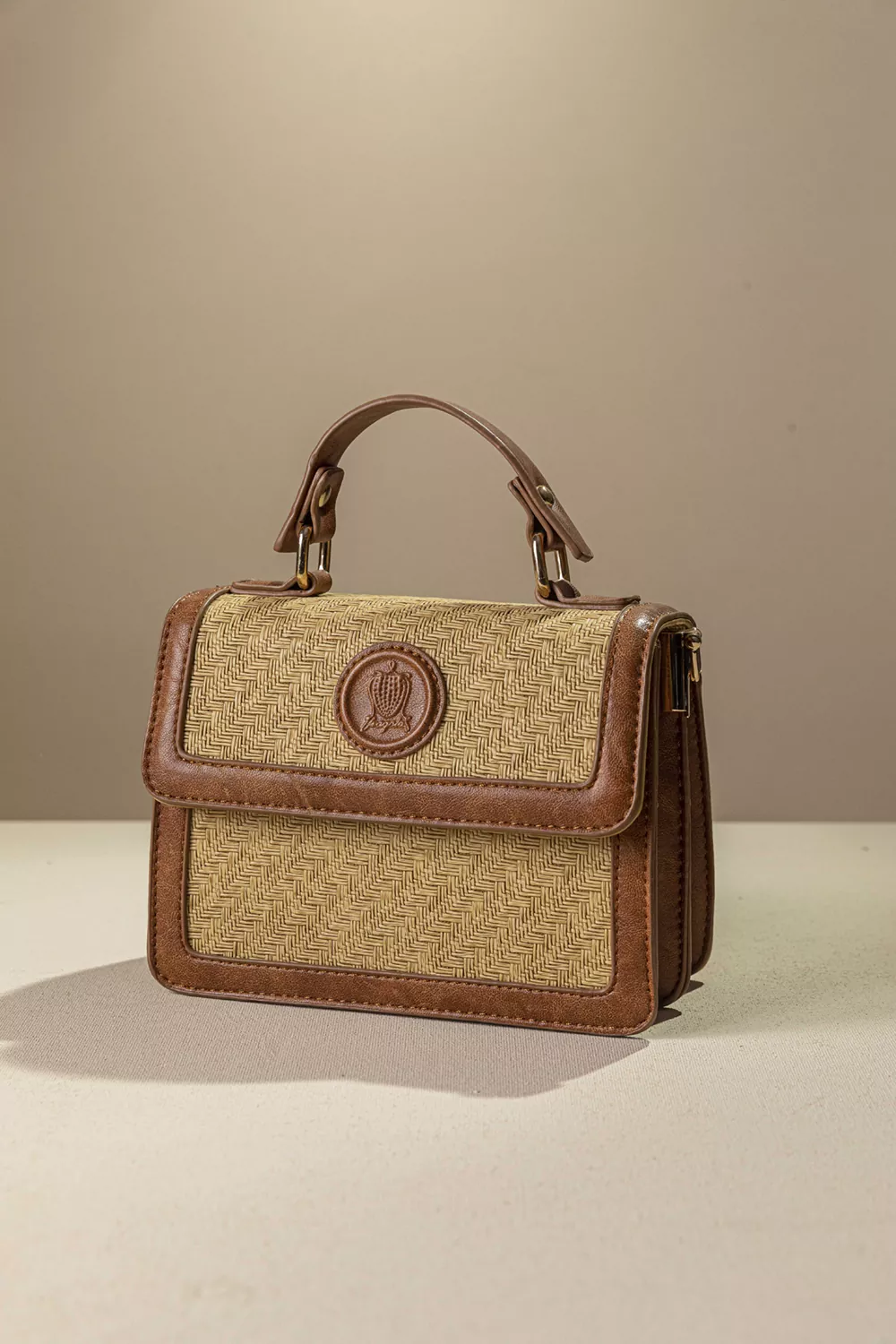 Τσάντα χειρός με υφή ψάθας