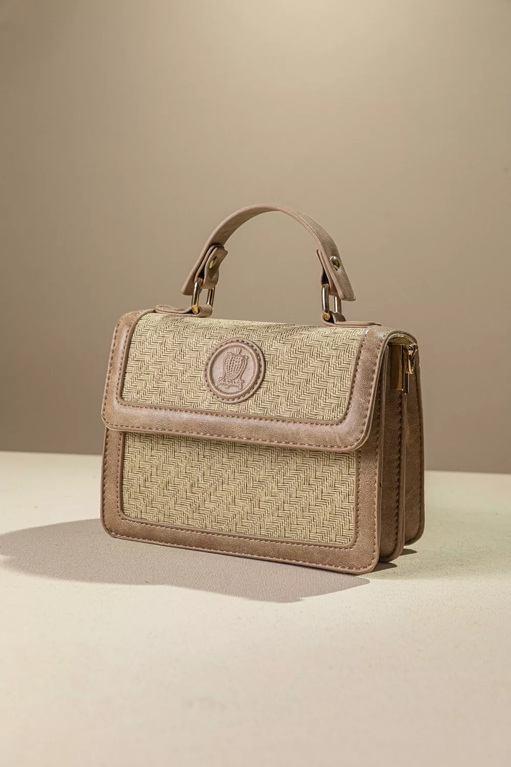 Τσάντα χειρός με υφή ψάθας