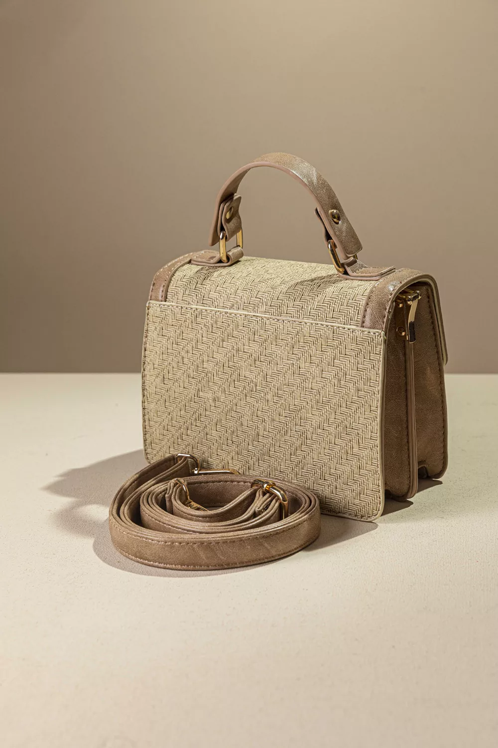 Τσάντα χειρός με υφή ψάθας