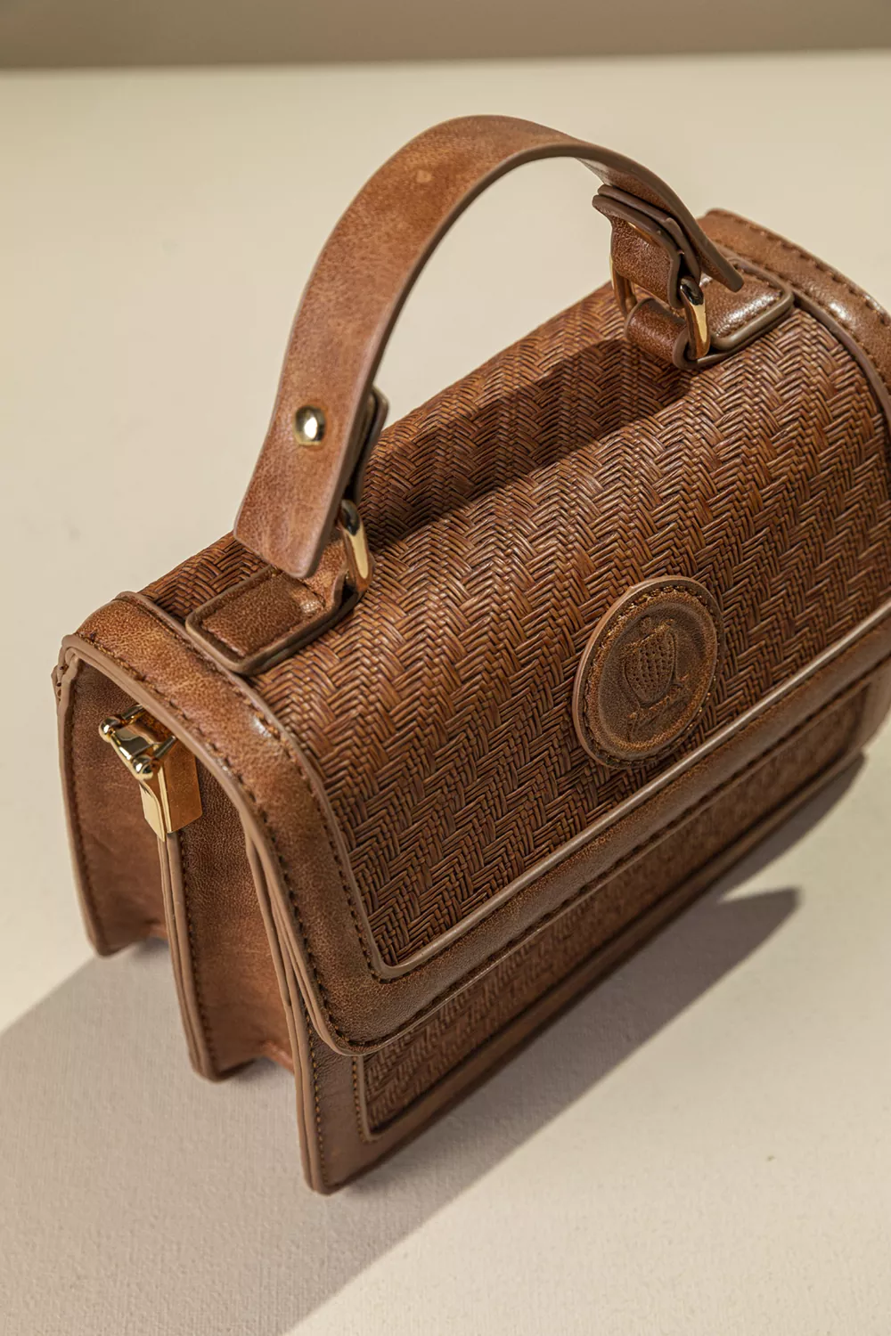 Τσάντα χειρός με υφή ψάθας