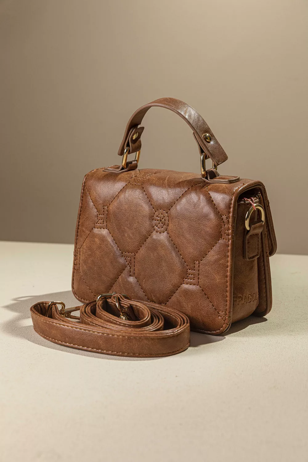 Καπιτονέ τριθέσια τσάντα χειρός