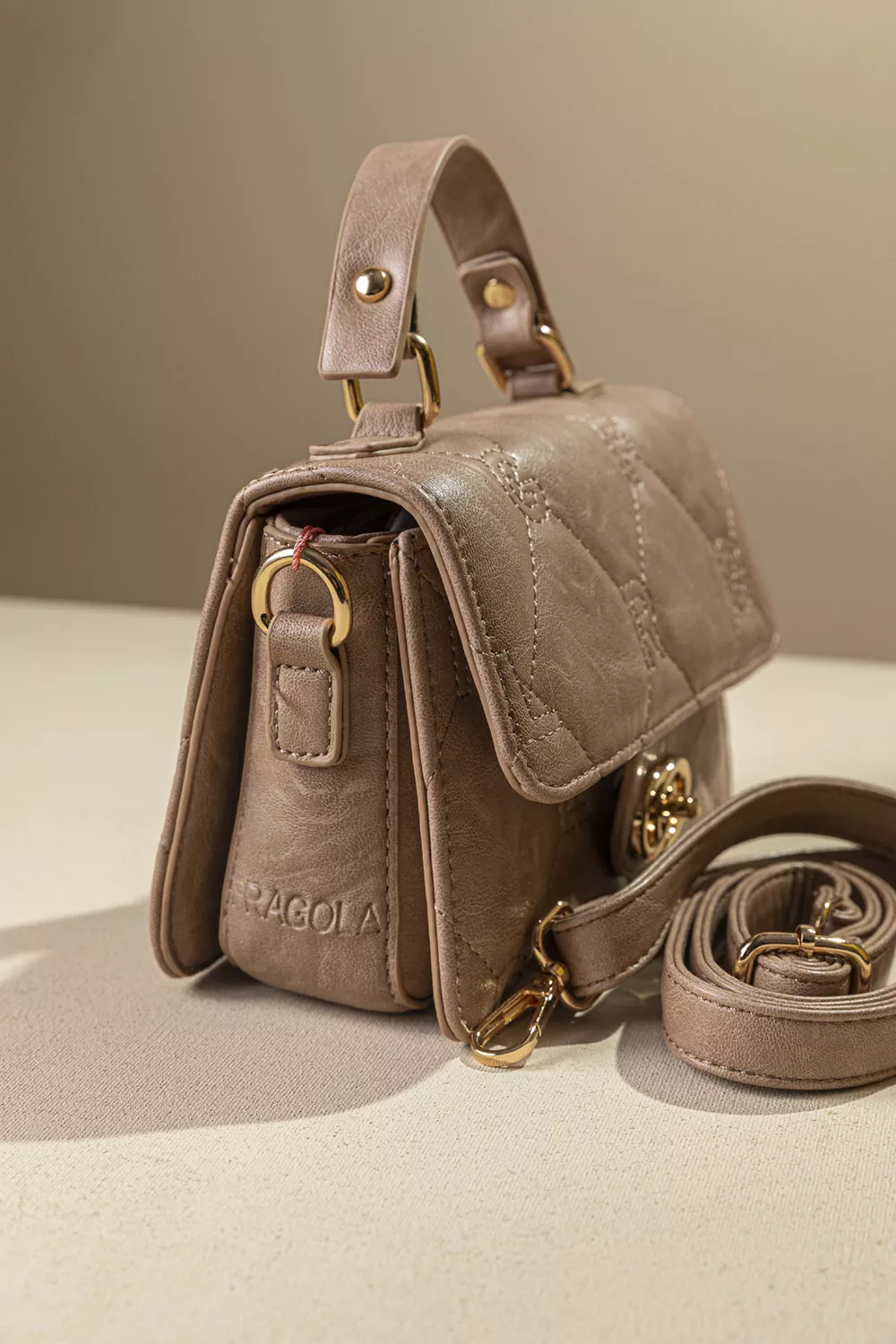 Καπιτονέ τριθέσια τσάντα χειρός