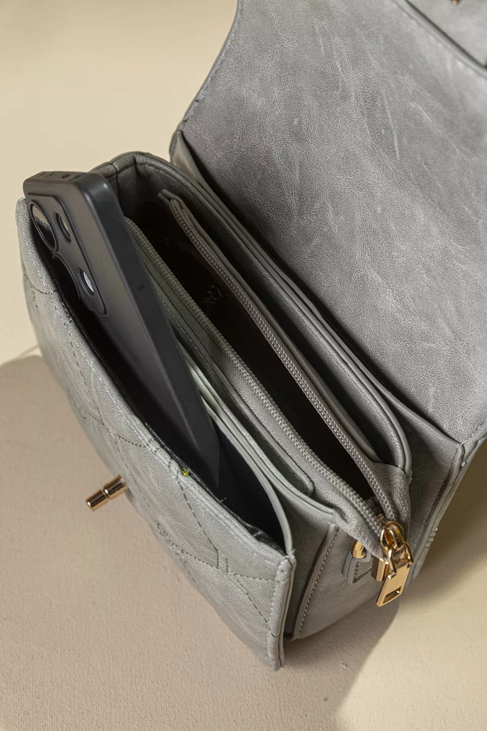 Καπιτονέ τριθέσια τσάντα χειρός