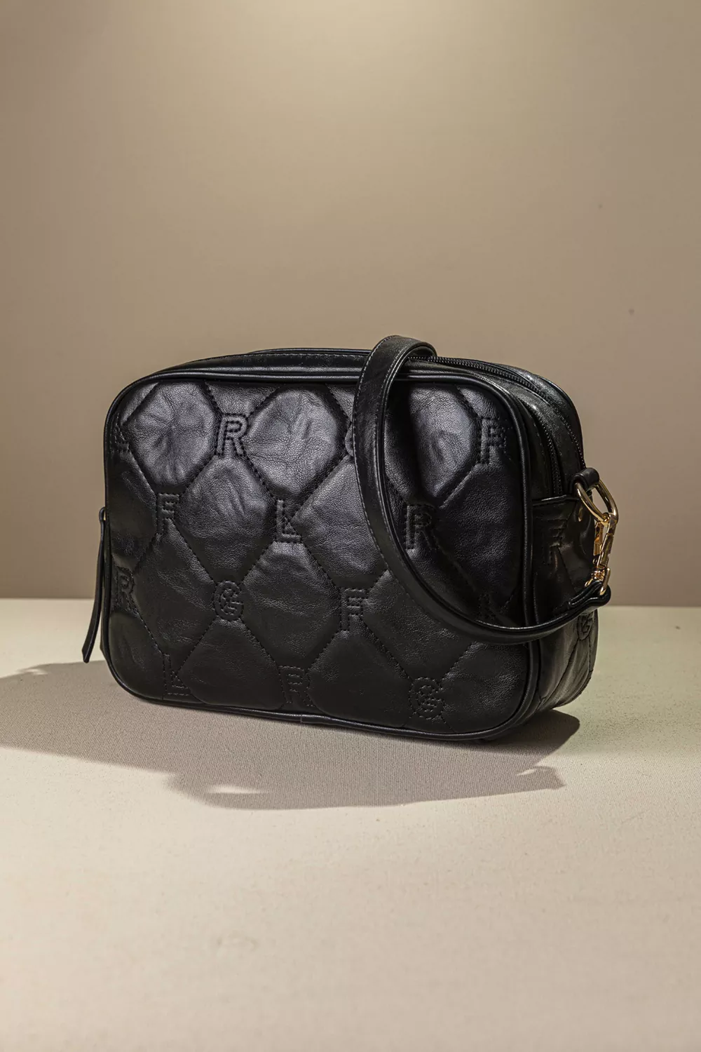 Καπιτονέ τριθέσια τσάντα χειρός