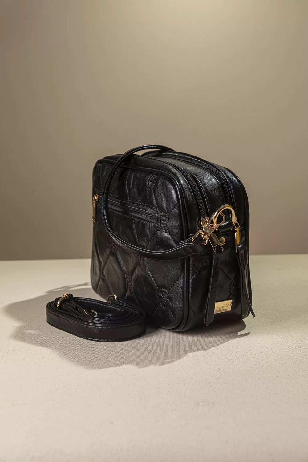 Καπιτονέ τριθέσια τσάντα χειρός