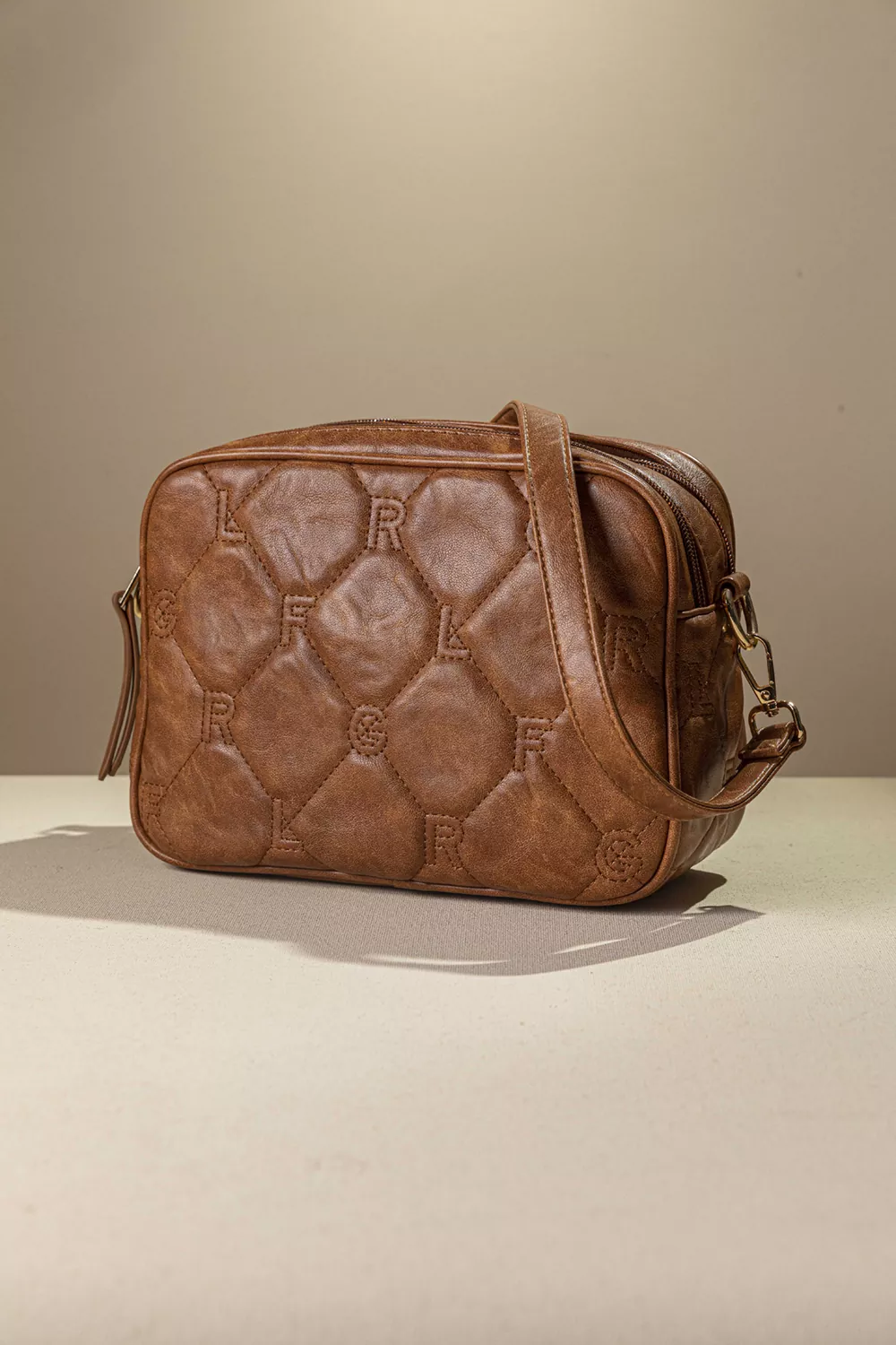 Καπιτονέ τριθέσια τσάντα χειρός