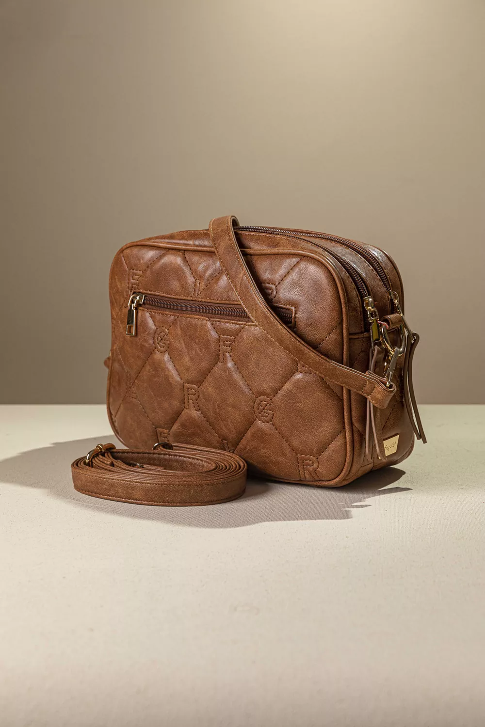 Καπιτονέ τριθέσια τσάντα χειρός