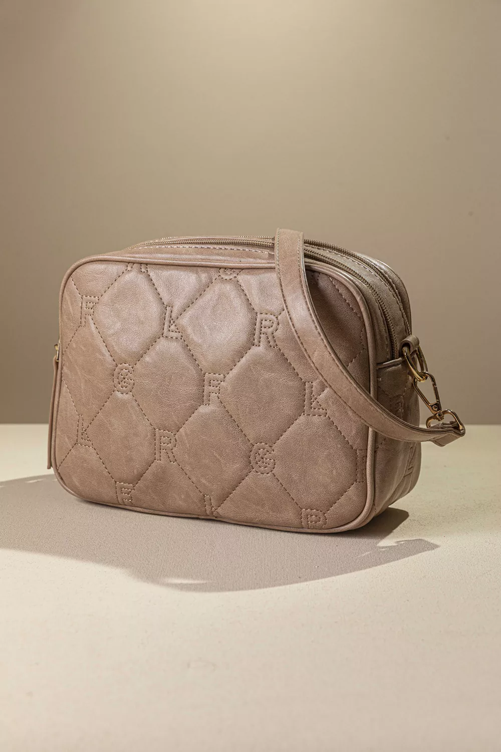 Καπιτονέ τριθέσια τσάντα χειρός