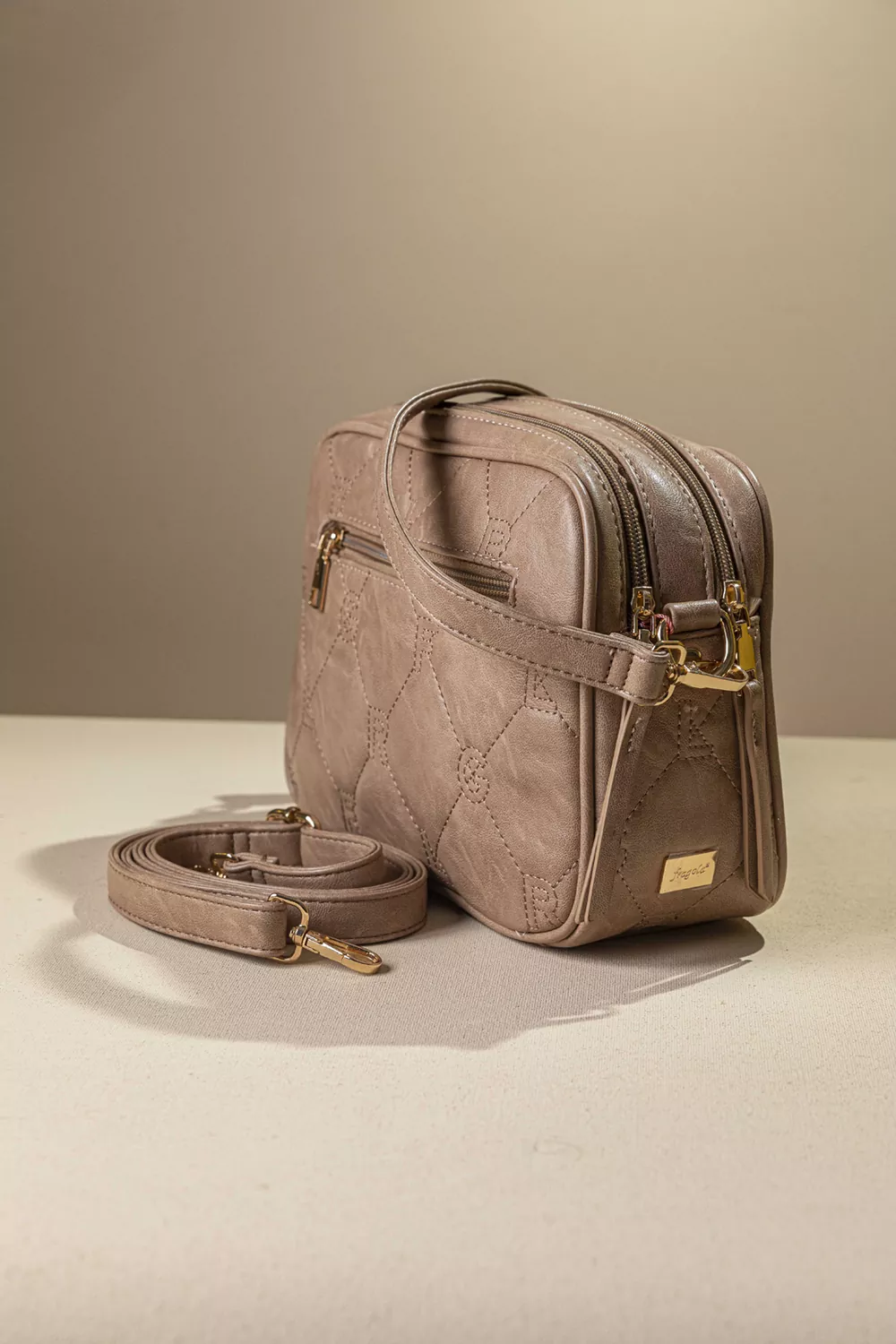 Καπιτονέ τριθέσια τσάντα χειρός