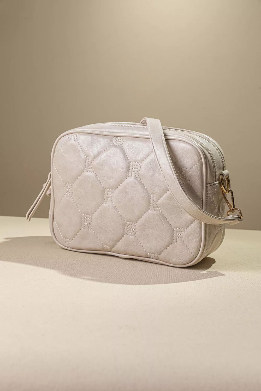 Καπιτονέ τριθέσια τσάντα χειρός