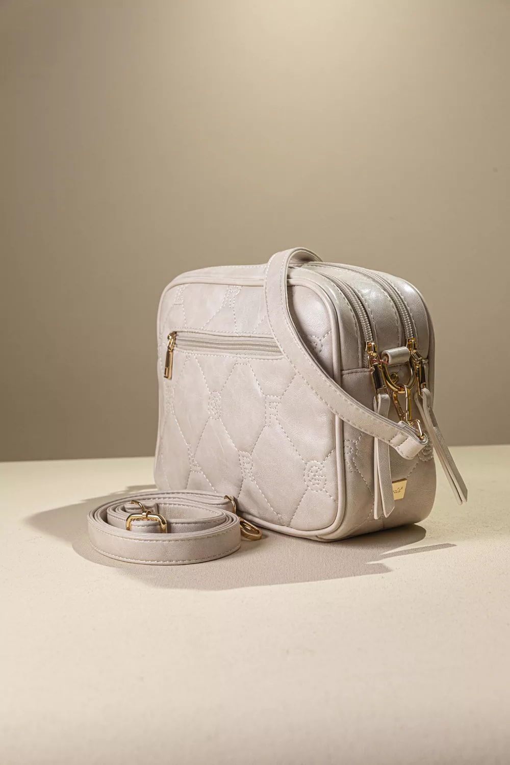 Καπιτονέ τριθέσια τσάντα χειρός