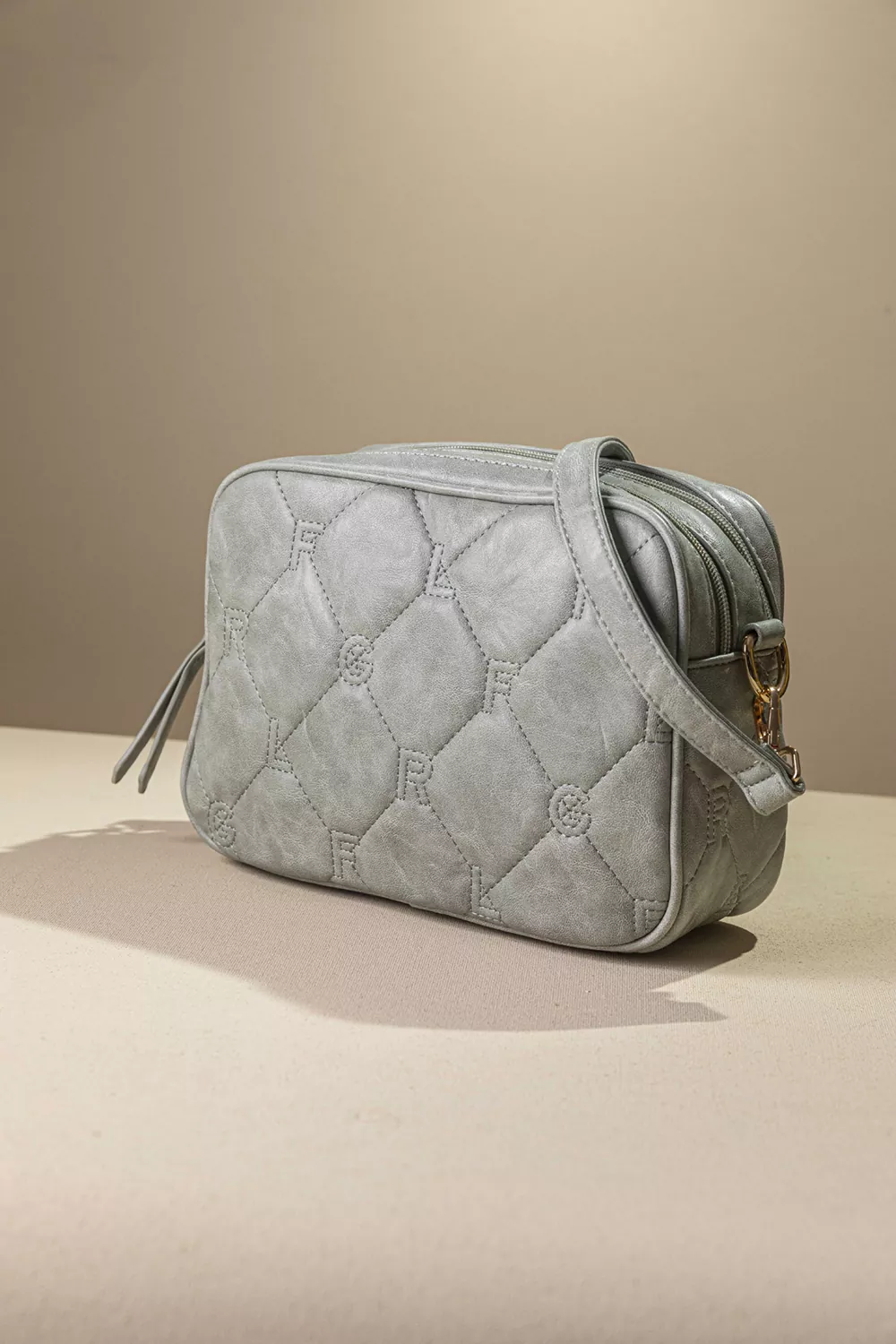 Καπιτονέ τριθέσια τσάντα χειρός