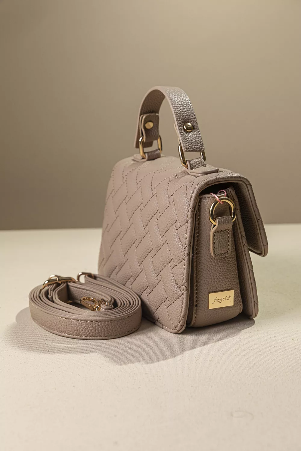 Καπιτονέ τριθέσια τσάντα χειρός