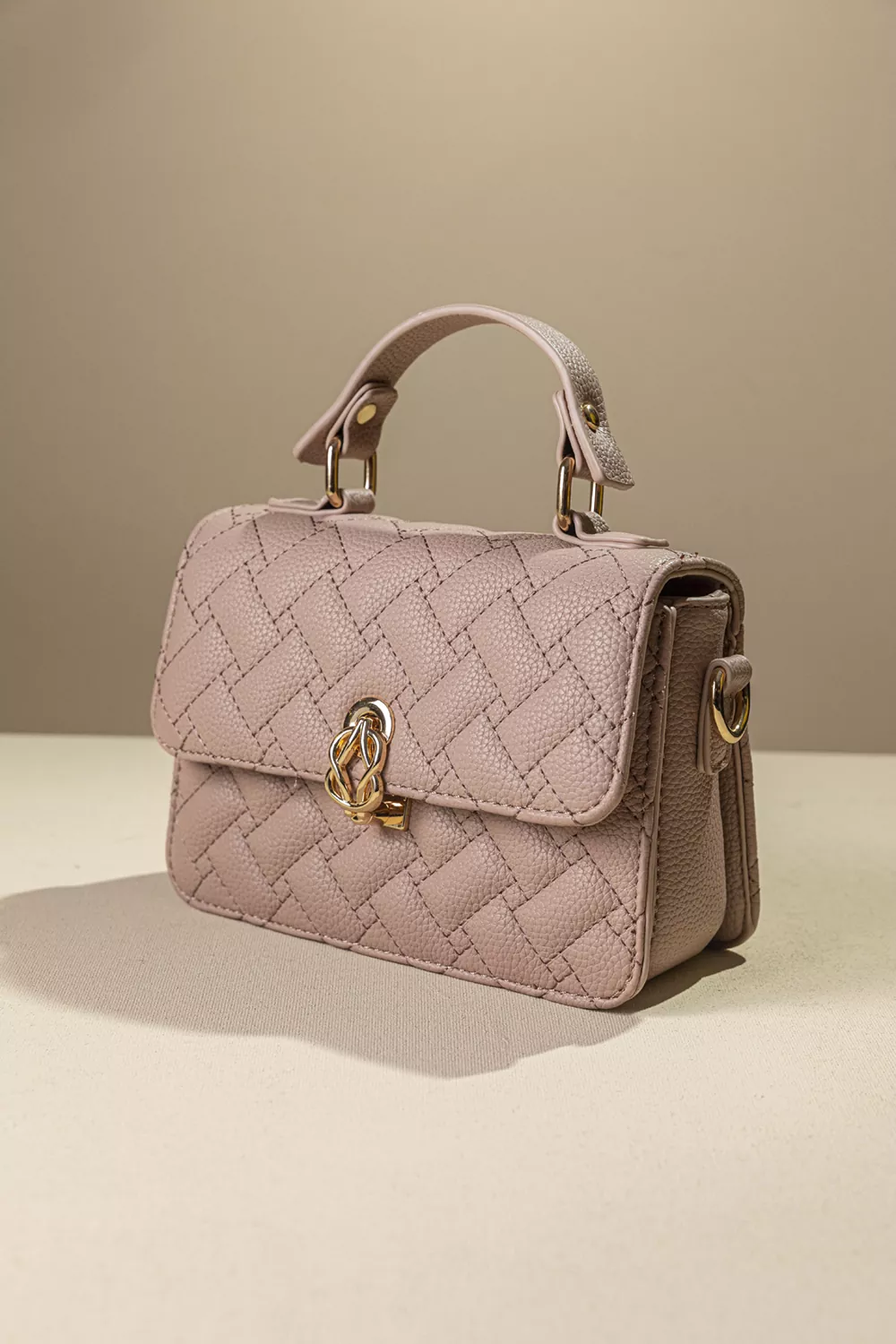 Καπιτονέ τριθέσια τσάντα χειρός