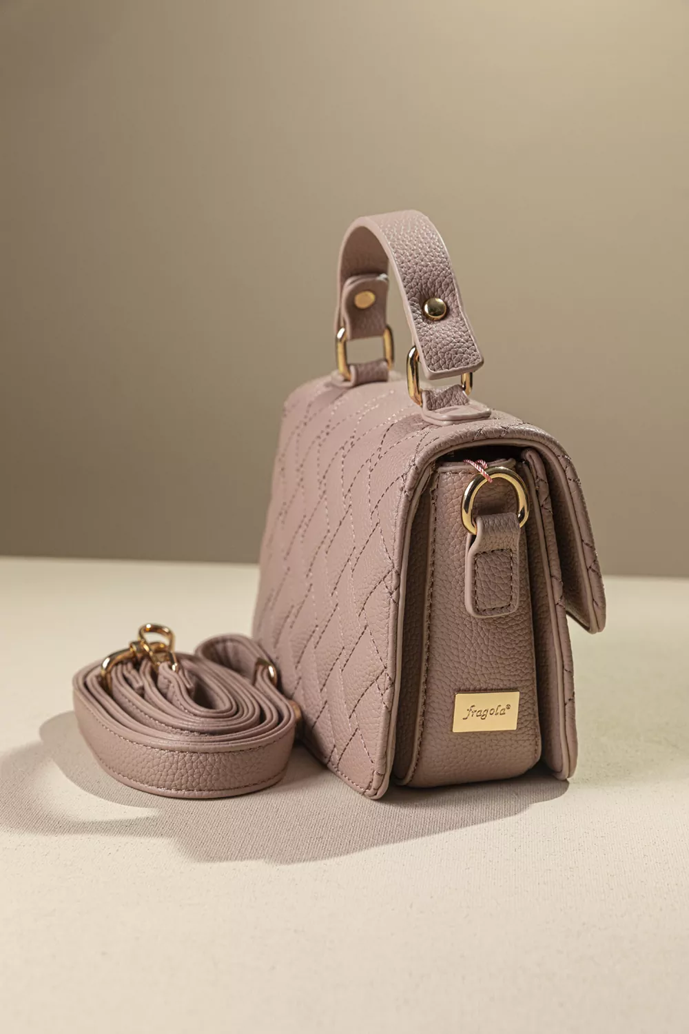 Καπιτονέ τριθέσια τσάντα χειρός