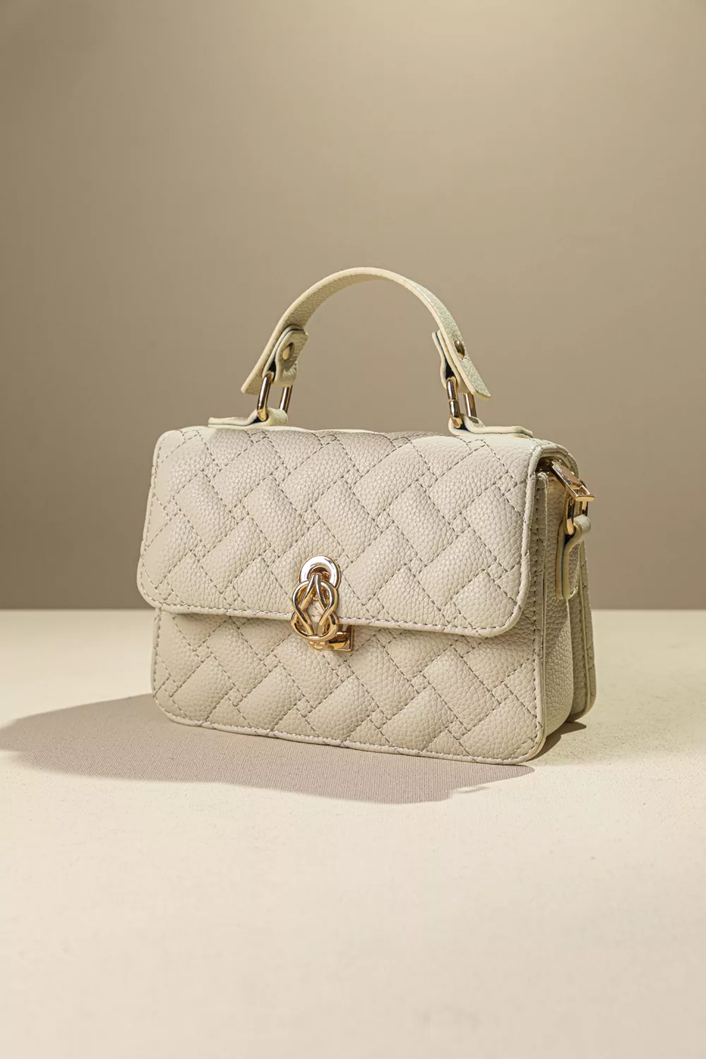 Καπιτονέ τριθέσια τσάντα χειρός