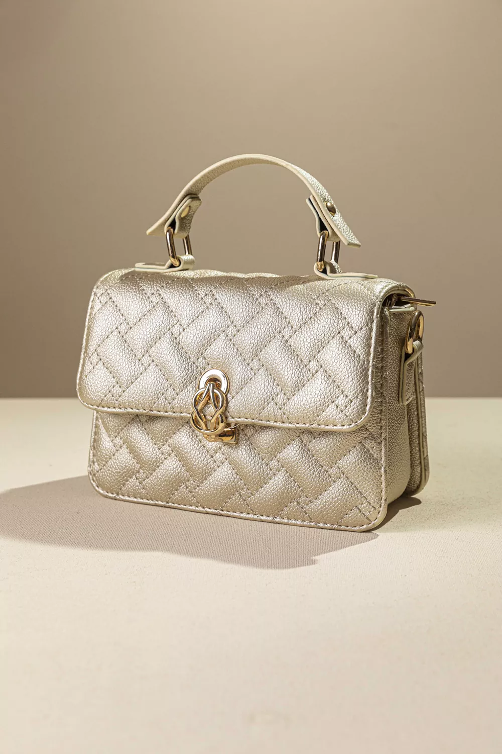 Καπιτονέ τριθέσια τσάντα χειρός