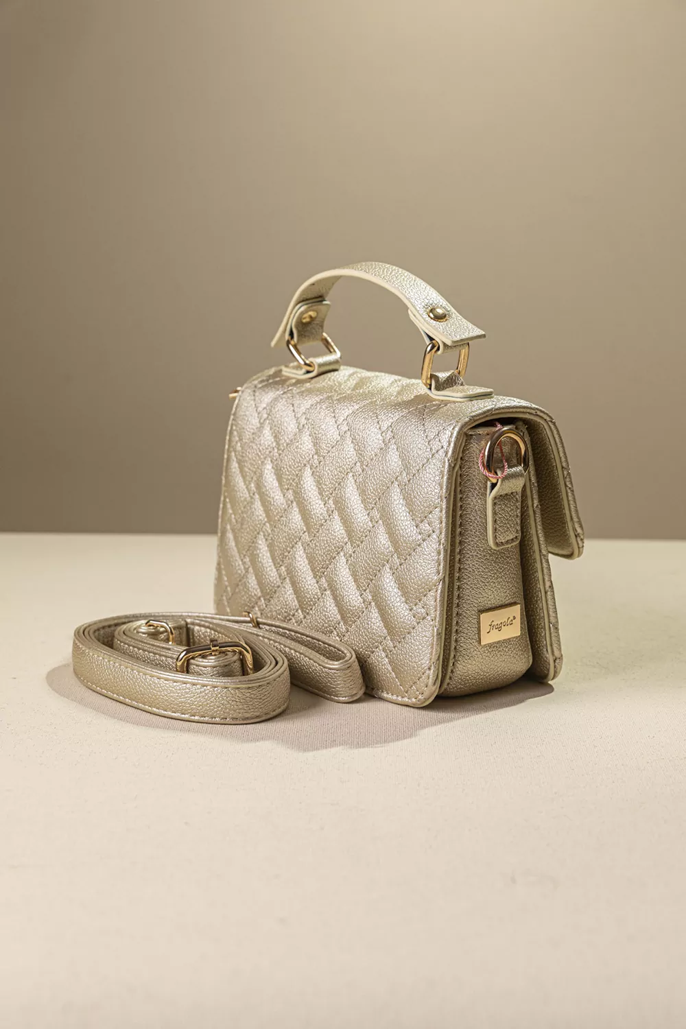 Καπιτονέ τριθέσια τσάντα χειρός